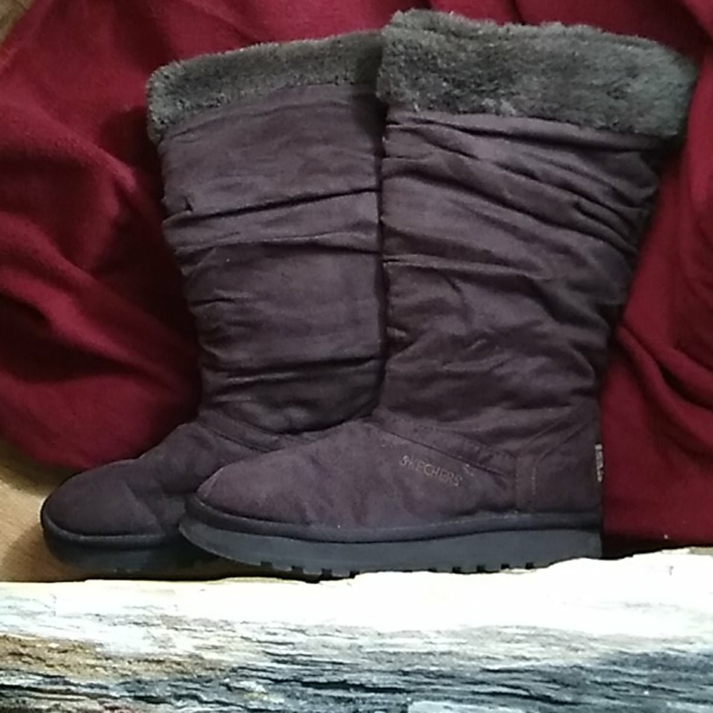 Like NEW Skechers Chocolate Suade/ Fur Top